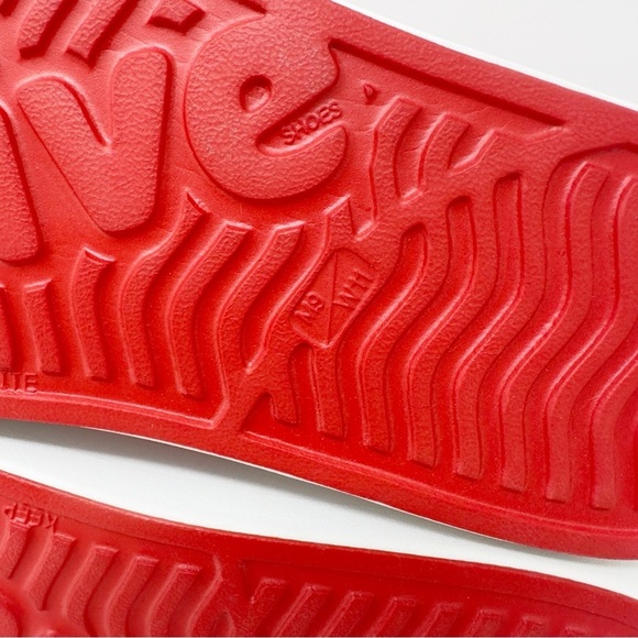 NATIVE x Disney Minnie Mouse Waterproof Slip On Sneakers - Picture 9 of 9